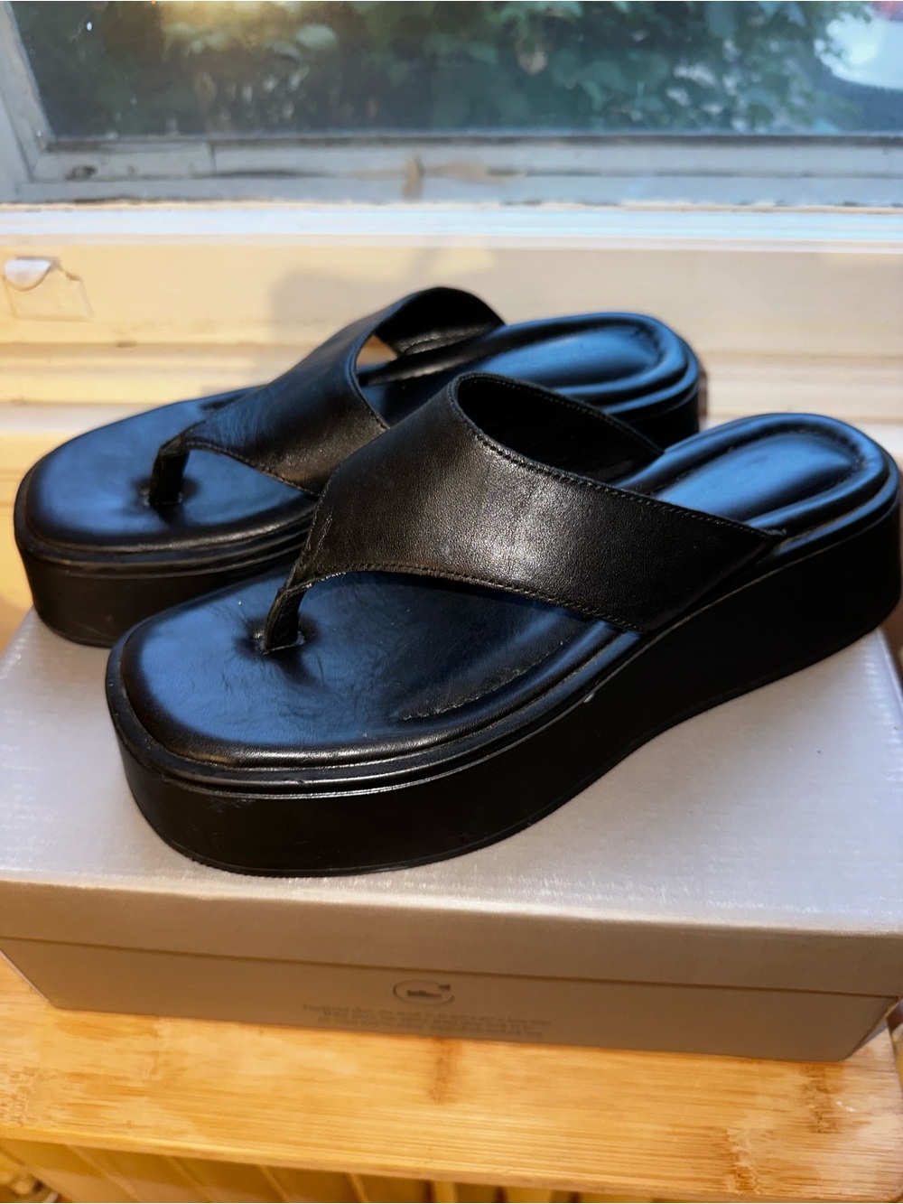 VAGABOND SHOEMAKERS Courtney Black Leather Platform Thong Sandals – US 8 / EU 38
